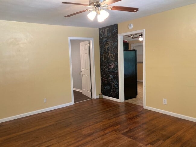 Building Photo - 4 bed 2 bath Minutes from FSU! available August 2026!