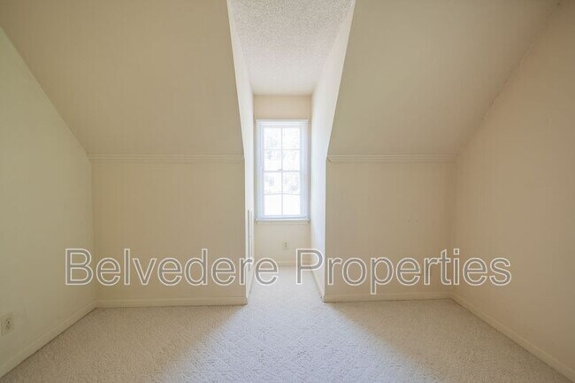 Building Photo - 8 Barret Place