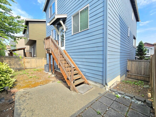 Building Photo - 4 Bedroom Home with Lake Views Available Now!