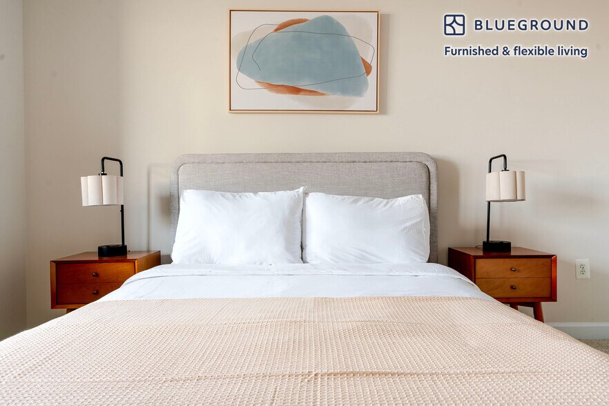 Building Photo - 3900 Fairfax Dr