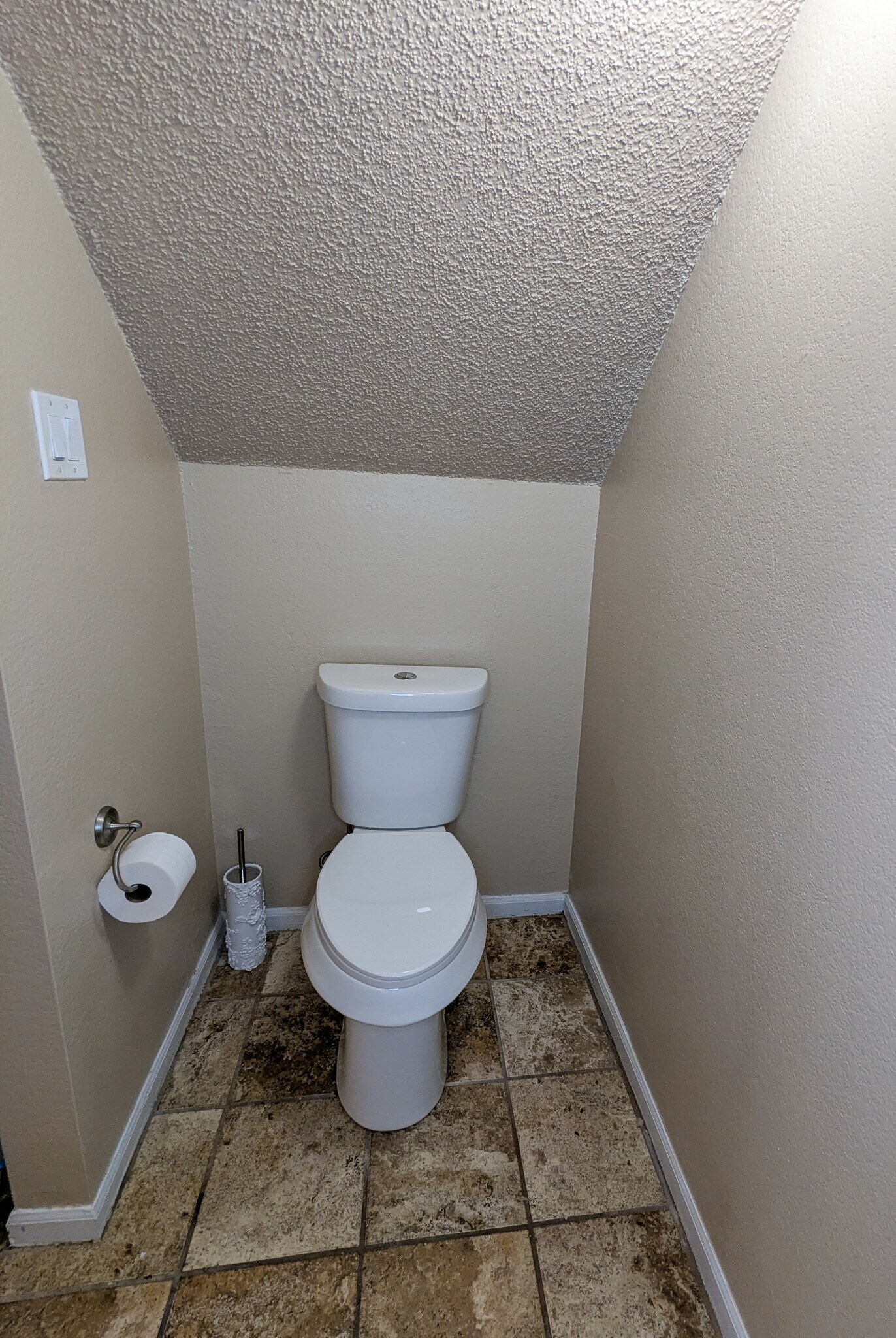 Master Bath Toilet - 1909 Lavaca Ct