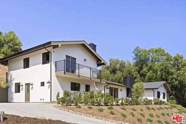 Building Photo - 1131 Rancho Dr