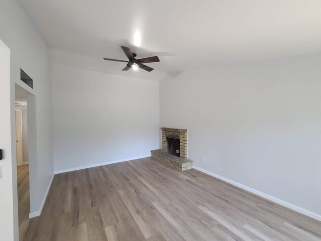 Building Photo - 26 W Concorda Dr