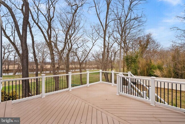 Building Photo - 19451 Youngs Cliff Rd