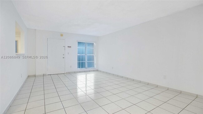 Building Photo - 1340 Lincoln Rd