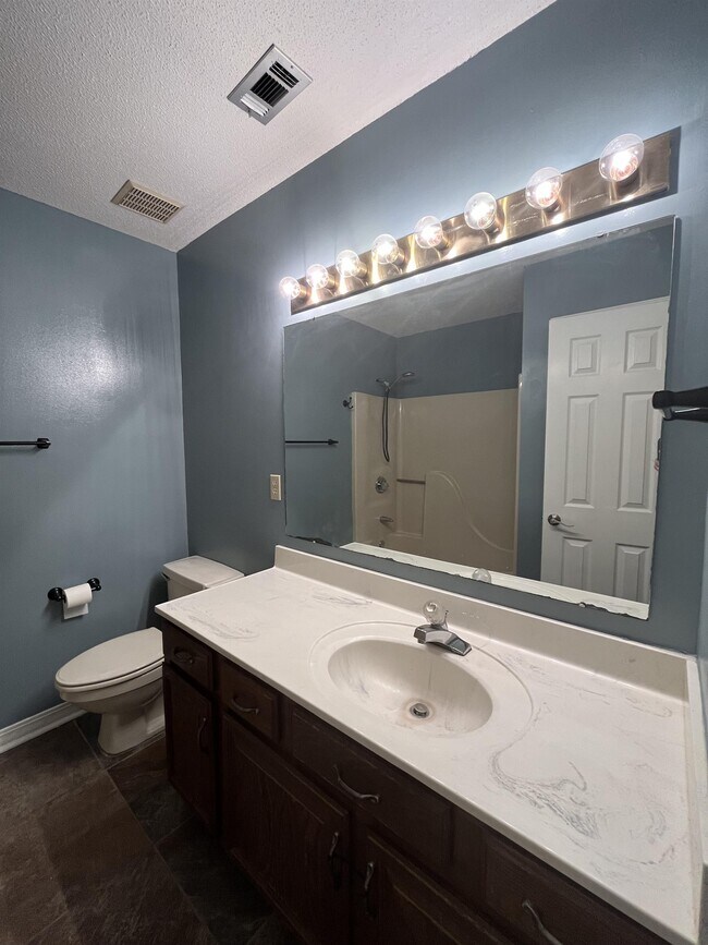 Building Photo - 1305 Ariel Ct