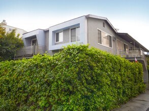 Building Photo - 1215 Granville Ave