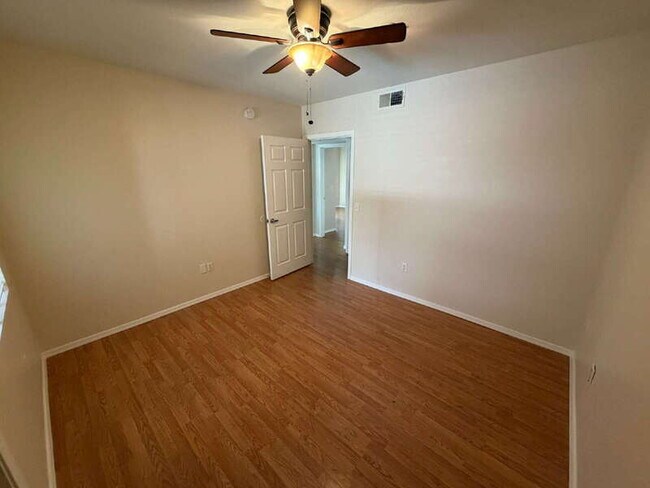 Building Photo - 1295 N Ash St