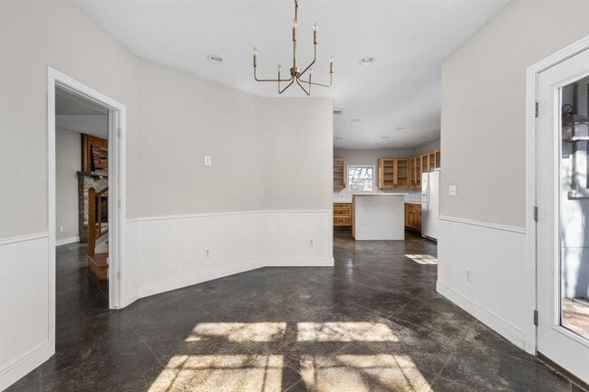 Building Photo - 2203 Lindell Ave