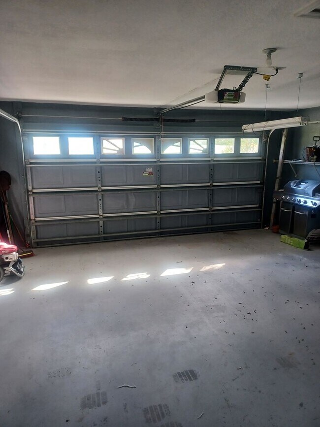 Building Photo - 1131 SW 47th St