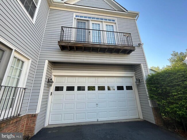 Building Photo - 43326 Columbus St