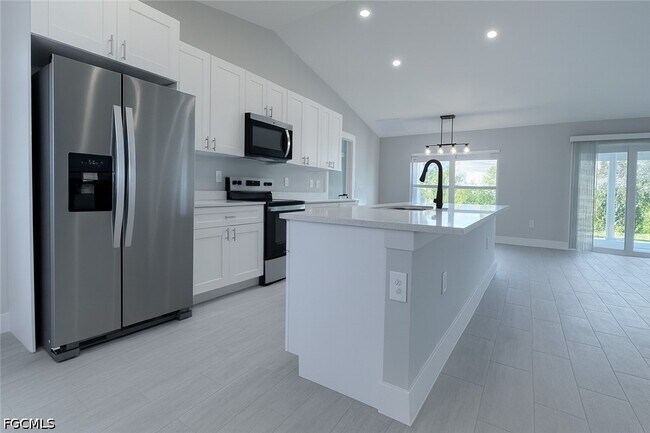 Building Photo - 402 NE 31st Terrace