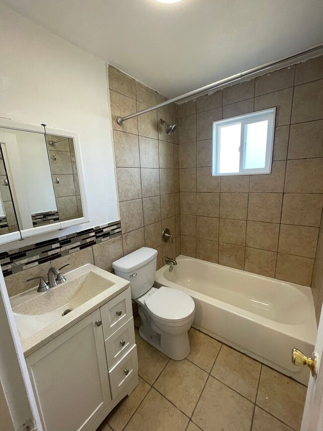 Building Photo - Charming Newly Renovated 3-Bedroom Home!