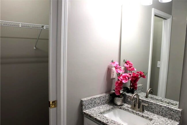 Building Photo - 27 Corinth Rd