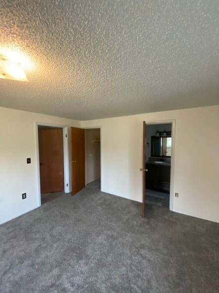 Building Photo - 520 N 11th Ave