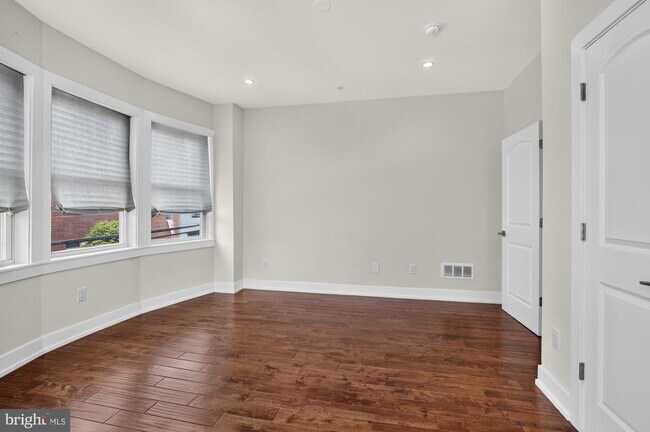 Building Photo - 1259 S 19th St