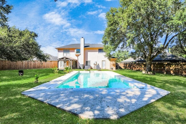 Building Photo - 20303 White Poplar Dr