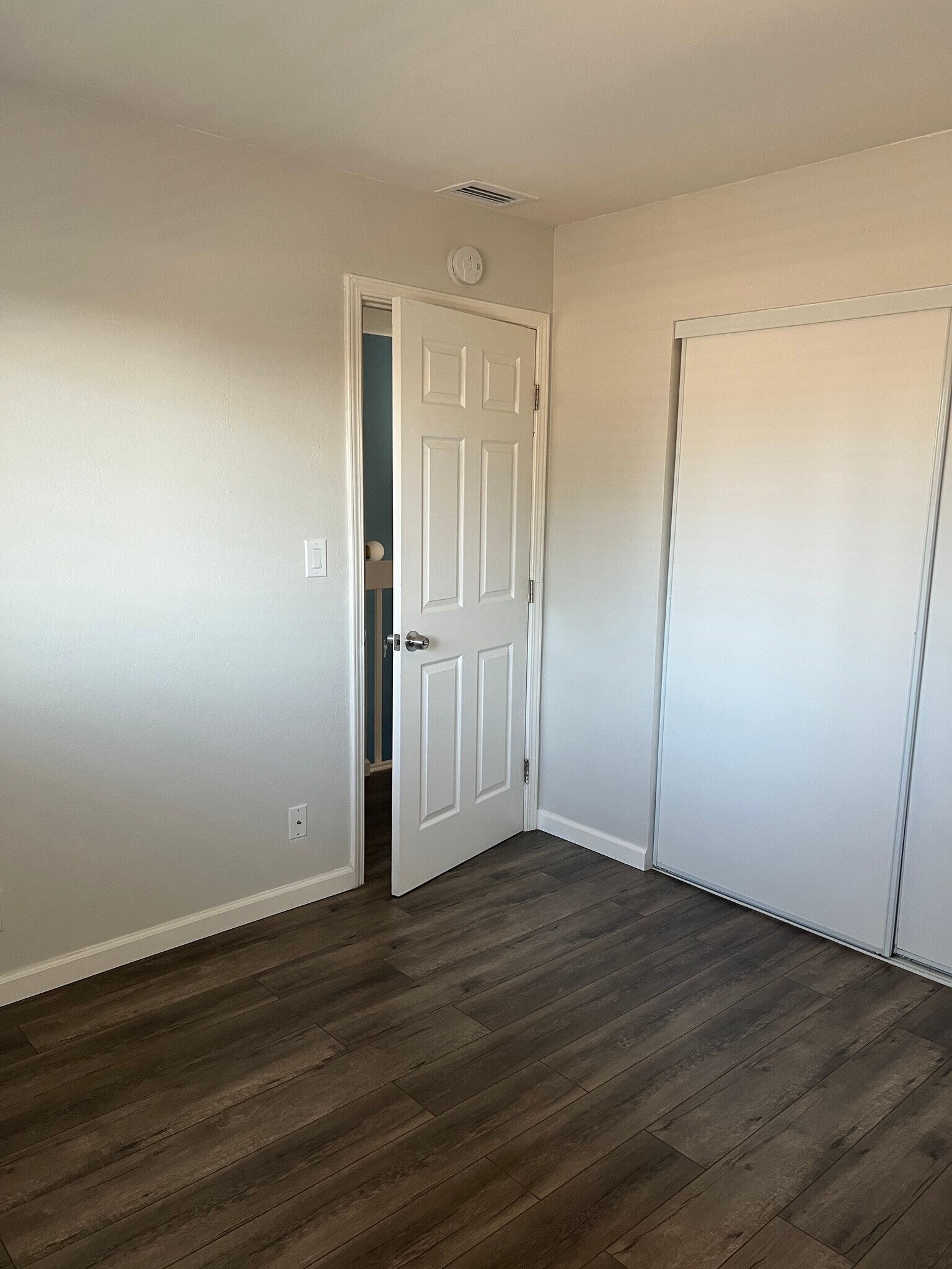 very spacious bedroom 2 - 1520 Parkwood Pl