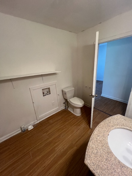 Building Photo - 424 Maple St