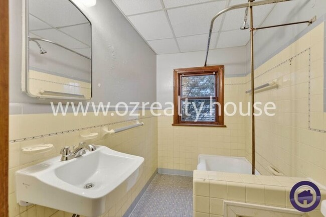 Building Photo - 837 Colburn St