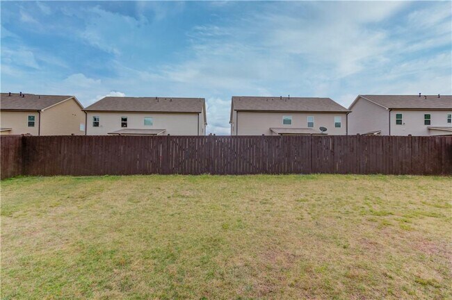 Building Photo - 404 Henson Farm Dr