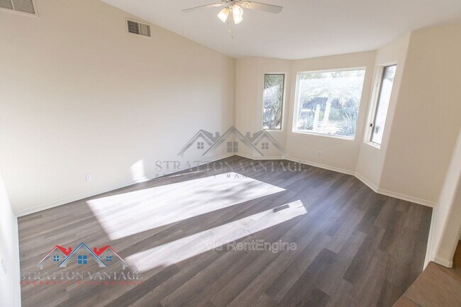 Building Photo - 4728 E Ron Rico Rd