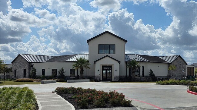 Building Photo - 1333 Red Hills Dr