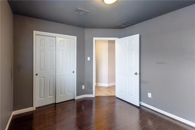 Building Photo - 107 Creston St