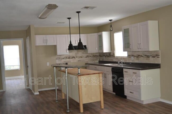 Building Photo - 215 Parsons Ln