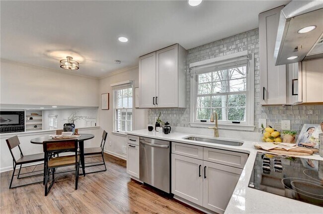 Building Photo - 1450 Cedarhurst Dr