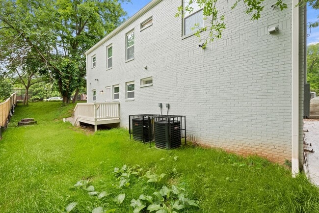 Building Photo - Location, Location - Duplex Unit A - 636 Francis PL NW/ 2 bedroom, 2 bath - off street parking $1...