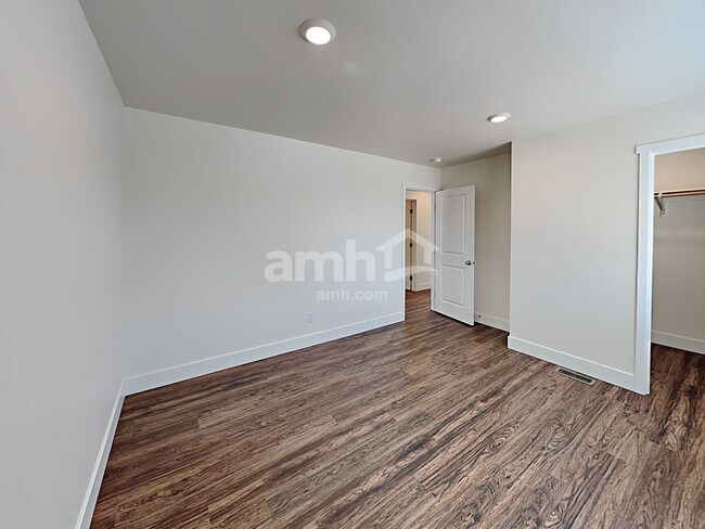 Building Photo - 19323 17th Ave Ct E