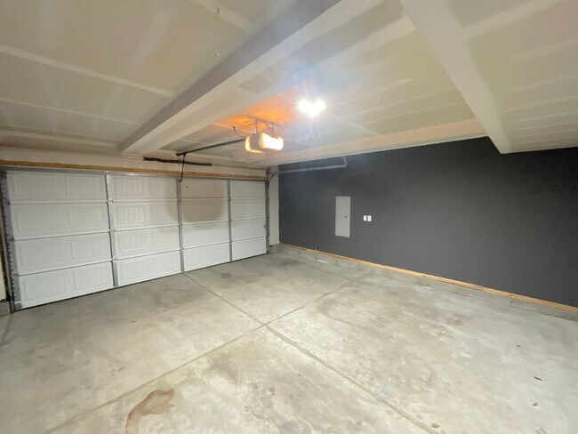 Building Photo - 2 Bedroom Home Available Near S Union Blvd & Martin Luther Kings Jr Bypass!