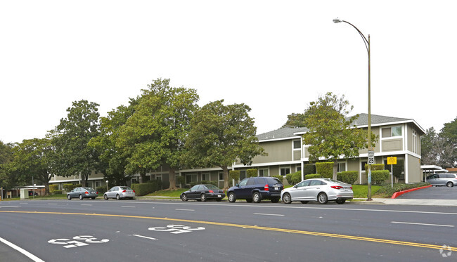 Primary Photo - Los Gatos Oaks Apartments