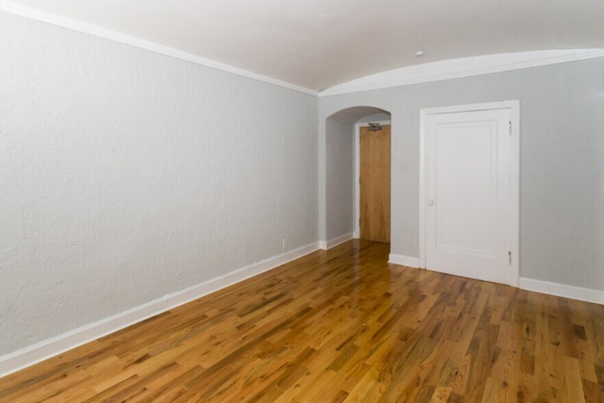 Building Photo - 562 W Arlington Pl