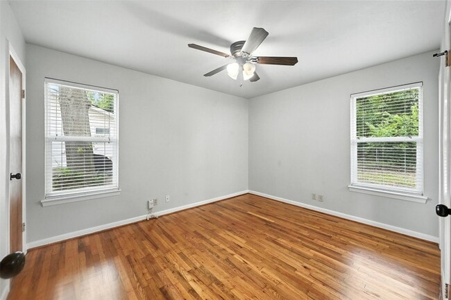 Building Photo - 302 Young Dr