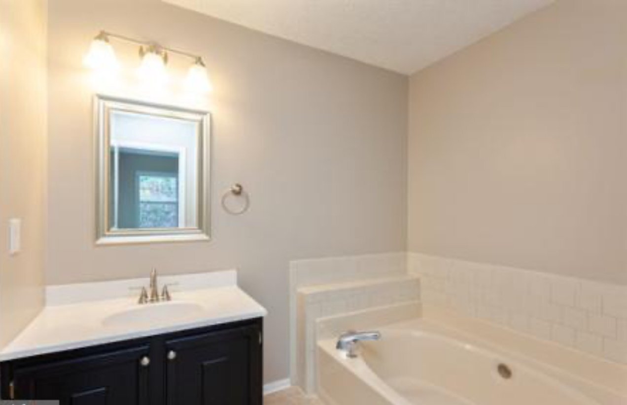 Building Photo - 8523 Grandhaven Ave