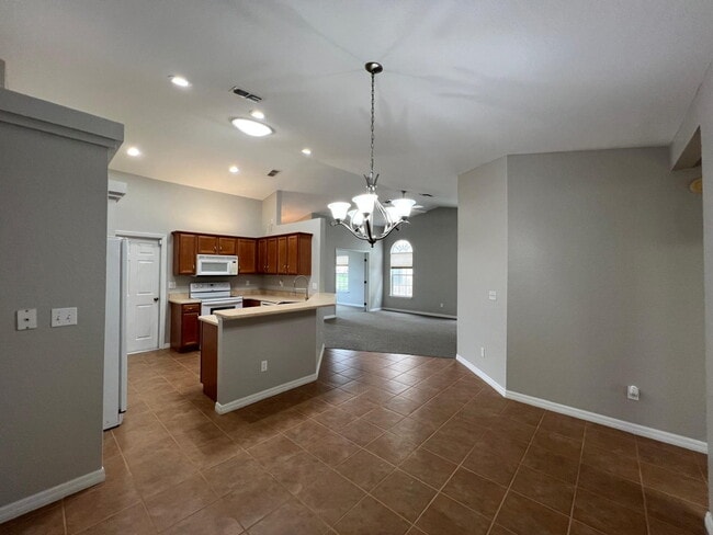 Building Photo - ***Beautiful Townhome Available in Woodland Villages