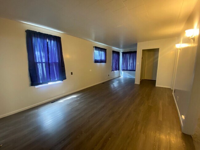 Building Photo - 1607 N Willow St