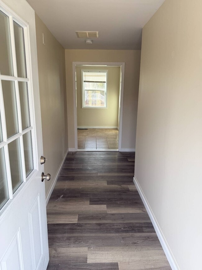 Building Photo - 551 N Lee Ave