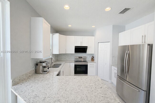 Building Photo - 5005 Northern Lights Dr