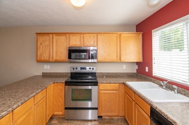 Building Photo - 475 N Redwood Rd