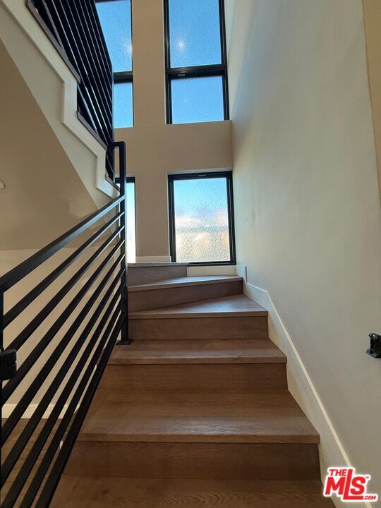 Building Photo - 9904 Laurel Canyon Blvd