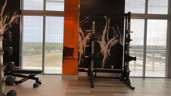 Building Photo - 2000 Metropica Wy