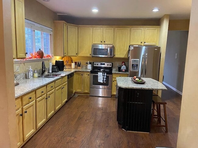 Building Photo - 300 Founders Pointe Blvd