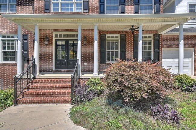 Building Photo - Spacious 5-Bedroom, 5-Bath Home for Rent in Shadowwood