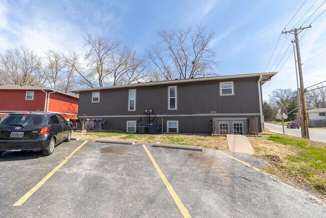 Building Photo - 201 Wheaton Ct