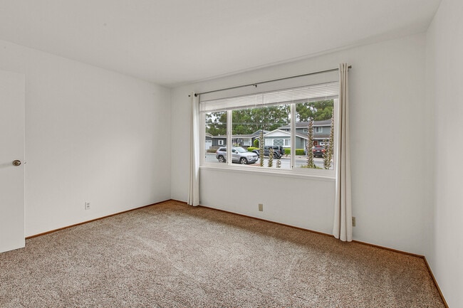 Building Photo - 1163 Crespi Dr