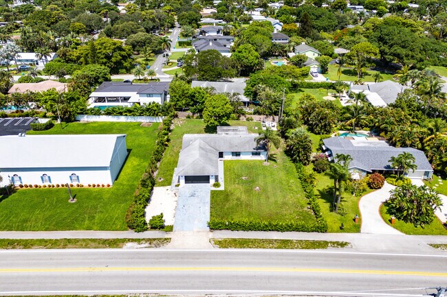 Building Photo - 3135 S Seacrest Blvd
