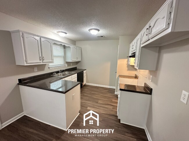 Building Photo - 6726 State Line Rd